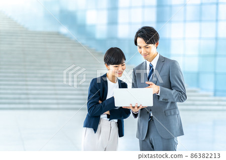 Business person who has a business meeting 86382213