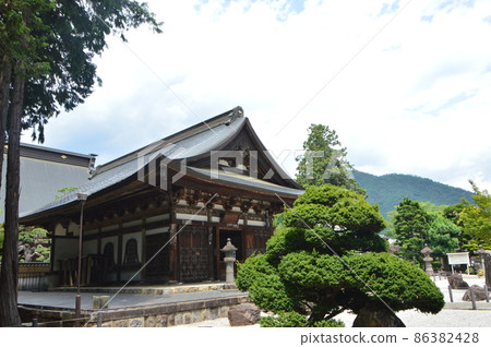 Kaizan-do of Keirin-ji Temple (2280 Enzan Koyashiki, Koshu City, Yamanashi Prefecture) 86382428