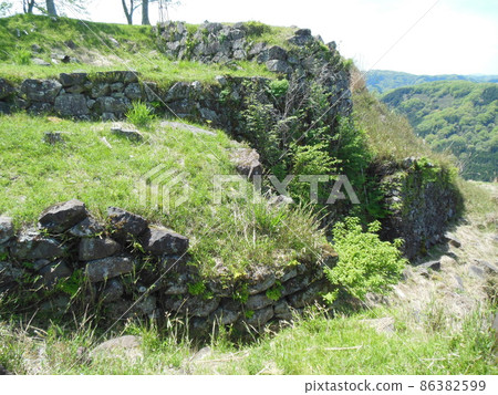 Hirafuku "Rikan Castle Ruins" before stone wall maintenance work Hirafuku "Rikan Castle Ruins" before stone wall maintenance work 86382599