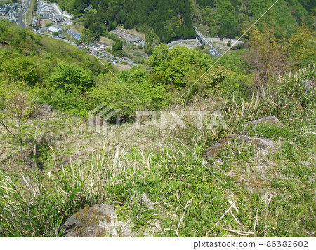 Hirafuku "Rikan Castle Ruins" before stone wall maintenance work Hirafuku "Rikan Castle Ruins" before stone wall maintenance work 86382602