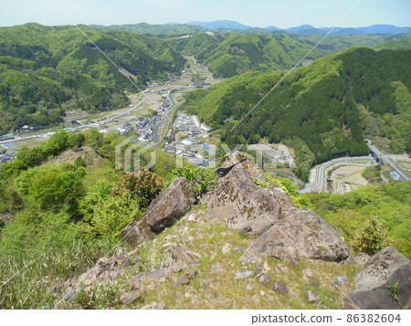 Hirafuku "Rikan Castle Ruins" before stone wall maintenance work Hirafuku "Rikan Castle Ruins" before stone wall maintenance work 86382604