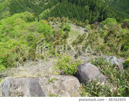 Hirafuku "Rikan Castle Ruins" before stone wall maintenance work Hirafuku "Rikan Castle Ruins" before stone wall maintenance work 86382605
