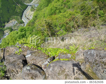 Hirafuku "Rikan Castle Ruins" before stone wall maintenance work Hirafuku "Rikan Castle Ruins" before stone wall maintenance work 86382606