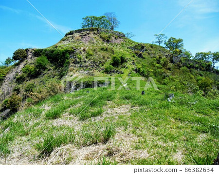 Hirafuku "Rikan Castle Ruins" before stone wall maintenance work Hirafuku "Rikan Castle Ruins" before stone wall maintenance work 86382634
