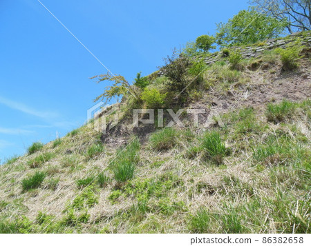 Hirafuku "Rikan Castle Ruins" before stone wall maintenance work Hirafuku "Rikan Castle Ruins" before stone wall maintenance work 86382658
