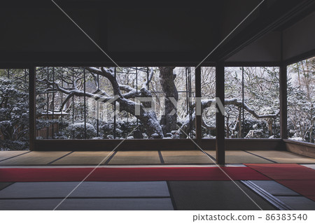 Snow scene of Hosen-in Temple 86383540