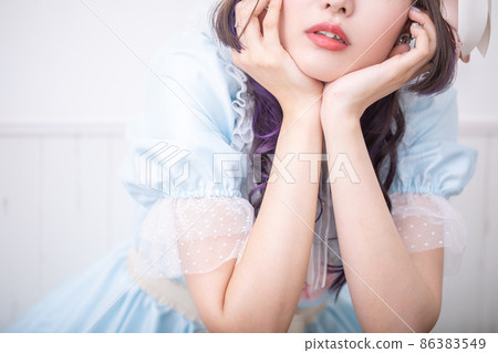 洛麗塔用臉頰棒盯著她 洛麗塔用臉頰棒盯著她 86383549