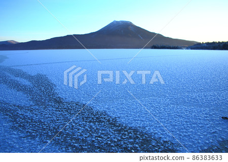 阿寒湖和奧寒山的霜花 86383633