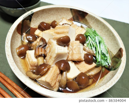Atsuage和nameko美味的燉菜 Atsuage和nameko美味的燉菜 86384004