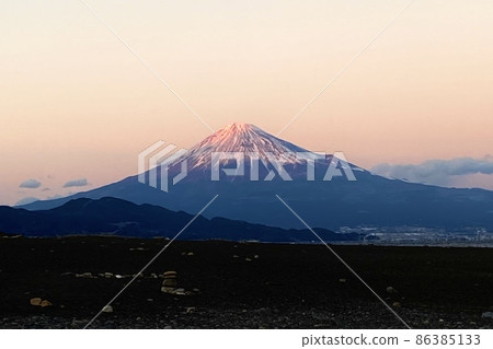 夕陽映照下的天空和富士山 夕陽映照下的天空和富士山 86385133