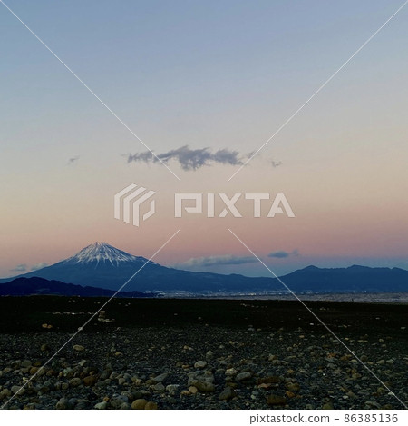 夕陽映照下的天空和富士山 夕陽映照下的天空和富士山 86385136