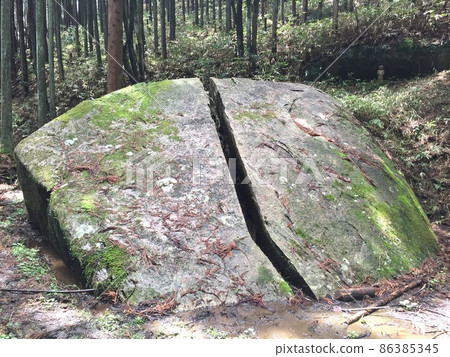 一塊石頭 一塊石頭 86385345