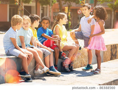 Portrait of children during conversation outdoors Portrait of children during conversation outdoors 86388560