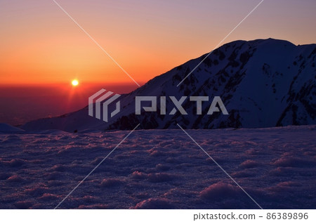北阿爾卑斯山立山山脈黃昏 86389896