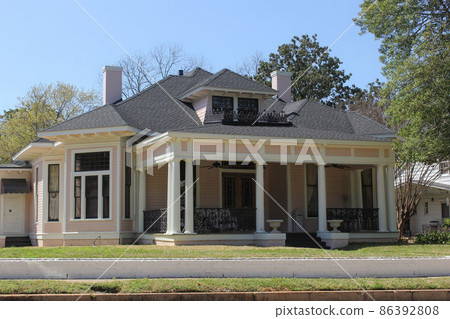 Historic Home in Rural Small Town East Texas 86392808