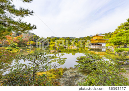深秋斜裡殿京子池和斜裡殿金閣 86393257