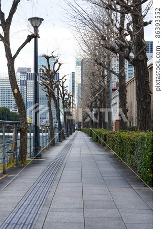 從岩橋到馬八仙門的日比谷護城河（東京都千代田區） 86393552