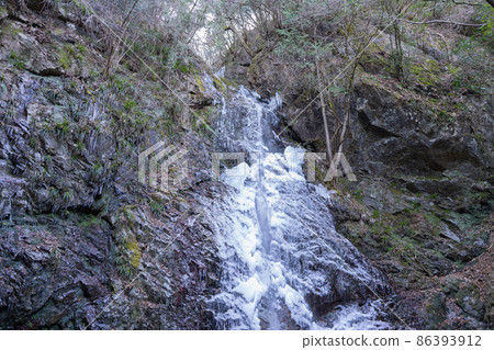Icefall (Hossawa Falls in Okutama) 86393912