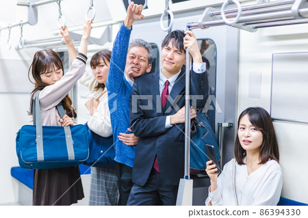 Passengers on a crowded train 86394330