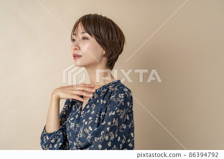 Female dress feminine 86394792