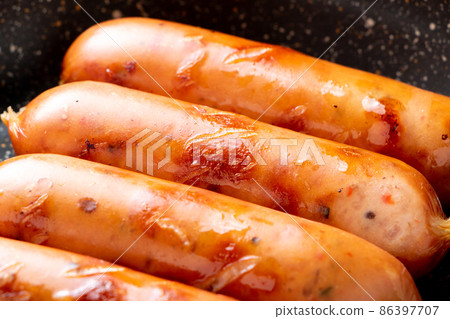 Frankfurt sausage (baked in a frying pan). 86397707