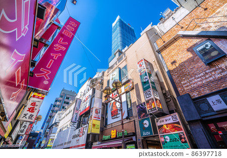 View of Tokyo cityscape of Japan Kabukicho, a new symbol of Shinjuku, such as "Tokyu Kabukicho Tower" 86397718