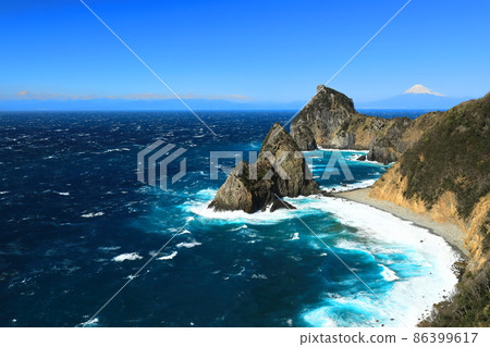 [Shizuoka Prefecture] Senganmon and Mt. Fuji under fine weather 86399617