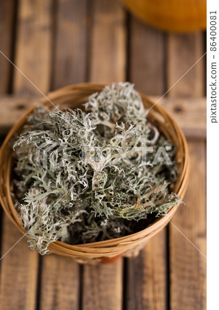 Dried Icelandic moss in a wicker basket, top view 86400081