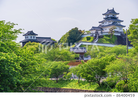(靜岡縣)綠蔭環繞的掛川城天守閣 (靜岡縣)綠蔭環繞的掛川城天守閣 86400459