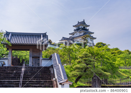 (Shizuoka Prefecture) Kakegawa Castle castle tower seen from the four-legged gate (Shizuoka Prefecture) Kakegawa Castle castle tower seen from the four-legged gate 86400901