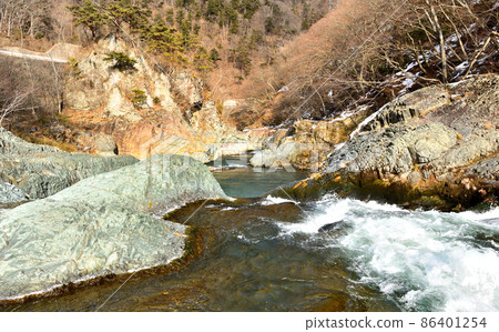 Shiobara Onsen in winter and Nunotaki flowing down the Hoki River 86401254