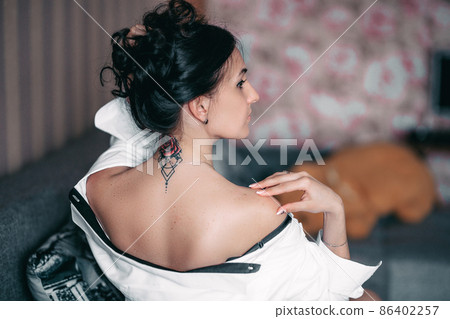 Back neck tattoo of a woman brunnete beautiful dirl Back neck tattoo of a woman brunnete beautiful dirl 86402257