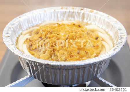 美味的天婦羅鍋燒烏冬面 86402361
