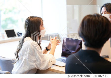 Online conference, video conference, video conference, web conference, telework, zoom conference, presentation 86402419