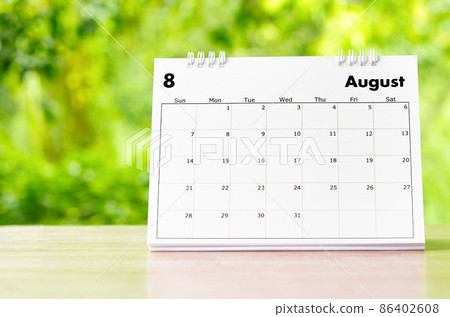 August 2022 Calendar desk for organizer to plan... - Stock Photo [86402608]  - PIXTA