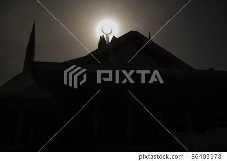 Contre-jour view Faisal Mosque in Islamabad capital of Pakistan Contre-jour view Faisal Mosque in Islamabad capital of Pakistan 86403978