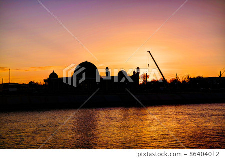 Sunset over Muhammad Imam Iyshan meshiti mosque, Nukus,Karakalpakstan,Uzbekistan 86404012