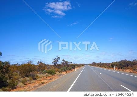 road to the horizon in center Australia road to the horizon in center Australia 86404524