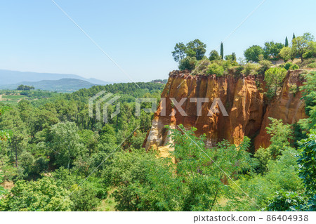 ocher scenery at Roussillon France 86404938