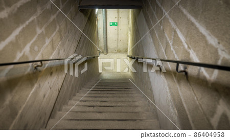stairs down to the basement 86404958