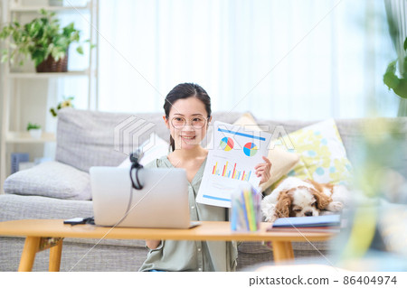 遠程辦公的女人 86404974