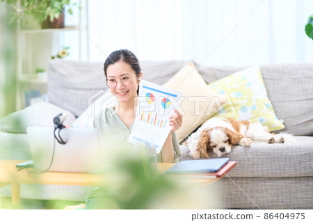 遠程辦公的女人 86404975