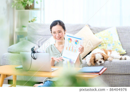 遠程辦公的女人 86404976