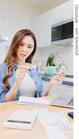 money getting smaller money getting smaller 86405082