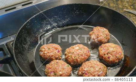 frikadeller in a black pan frikadeller in a black pan 86405113