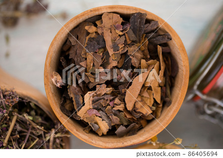 Dry badan leaves and dry herbs collection Dry badan leaves and dry herbs collection 86405694