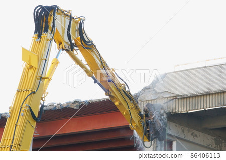 Heavy equipment for dismantling dilapidated public buildings 86406113