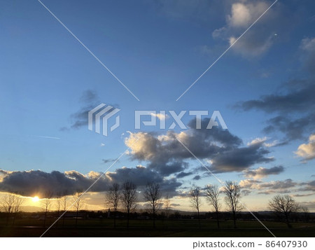 Winter dusk, sky and clouds, trees, sunset 86407930