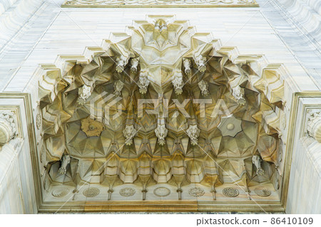 Beautiful carvings on the facade of suleymaniye mosque in Istanbul Beautiful carvings on the facade of suleymaniye mosque in Istanbul 86410109