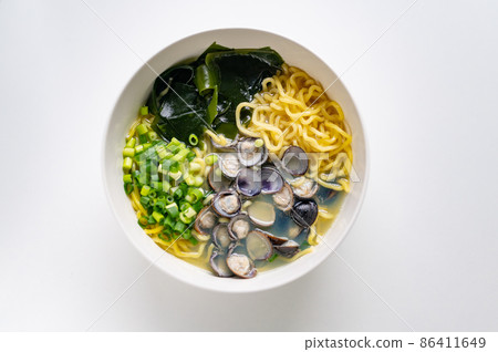 Liver-friendly clam ramen 86411649